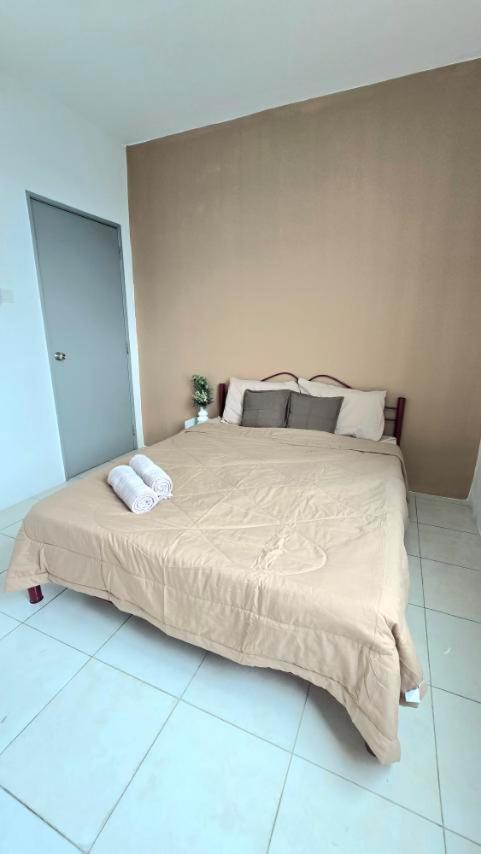 Ike Village Homestay Near With Uitm Kota Samarahan Esterno foto